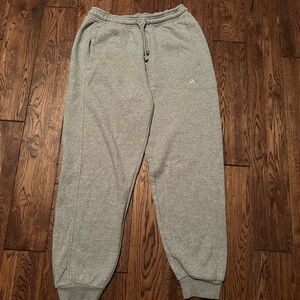 gray sweatpants